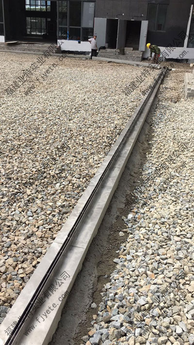 缝隙式沟盖板安装