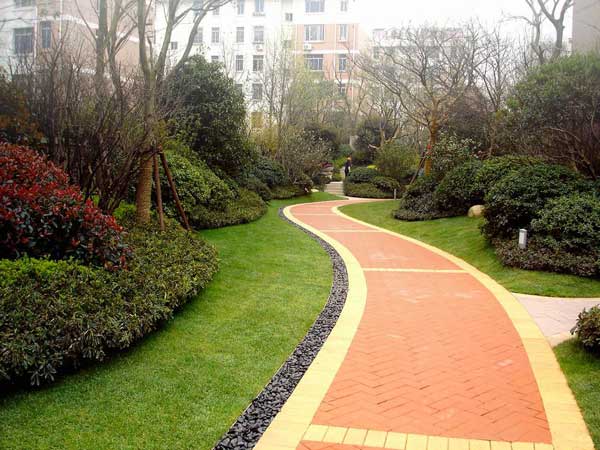 高档小区卵石排水沟