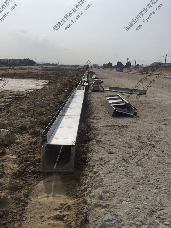 不锈钢缝隙式盖板