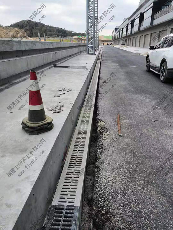 赛车场排水沟