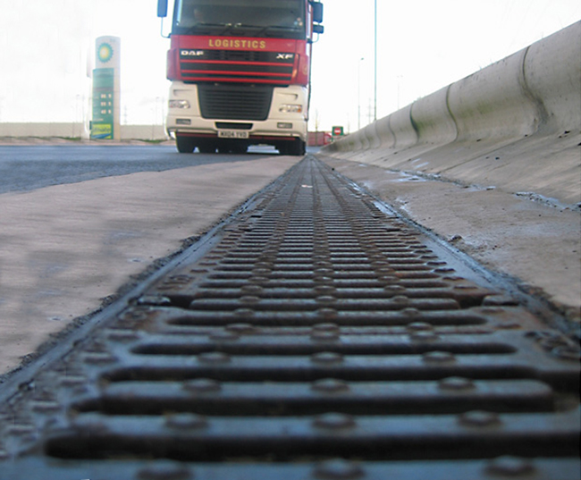 成品排水沟过重车实例