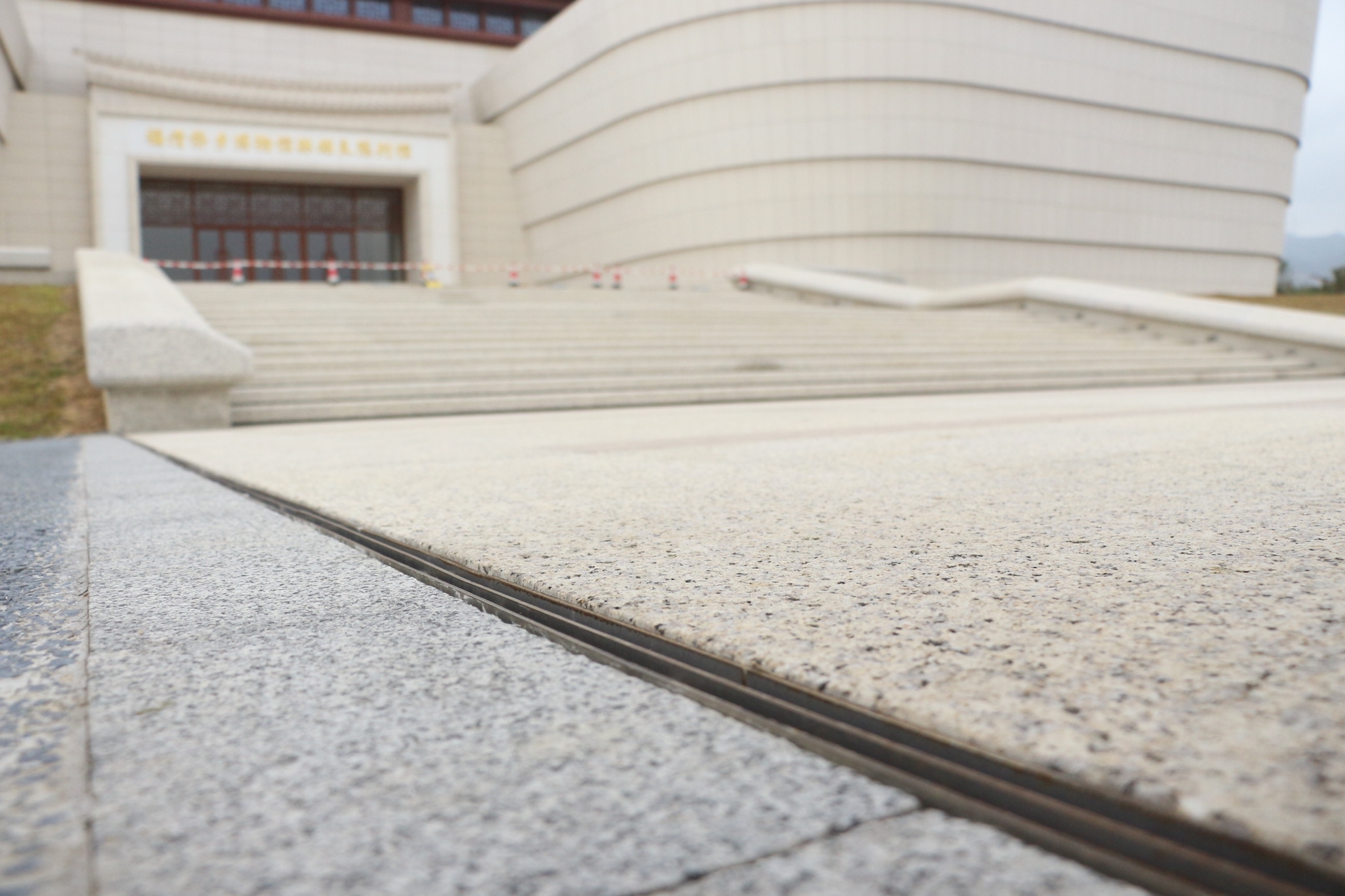 展馆不锈钢缝隙式排水沟案例